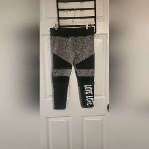 Women Gray & Black 'Love' Leggings - Capri